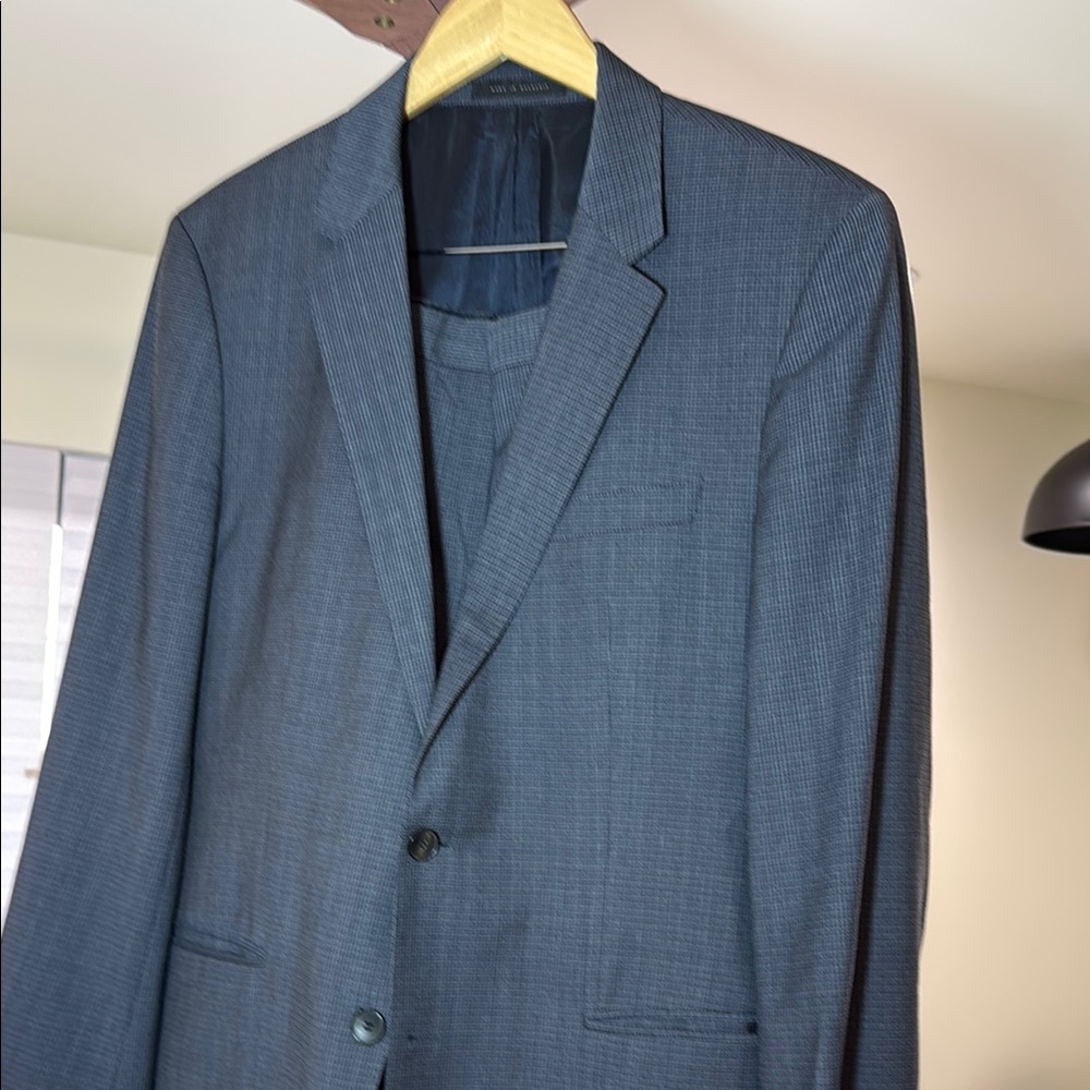 Hugo Boss Black Label Modern Blue Gray Microcheck Suit in 42R with Double Vents